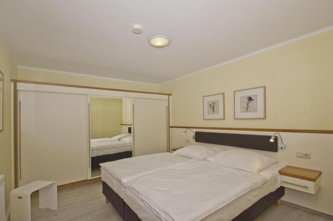 Fewo Mit Terrasse, Gratis Nutzung Vom Ahoi Erlebnisbad Und Sauna In Sellin - Haus Blick Zur See Fewo 13 Гёрен Экстерьер фото