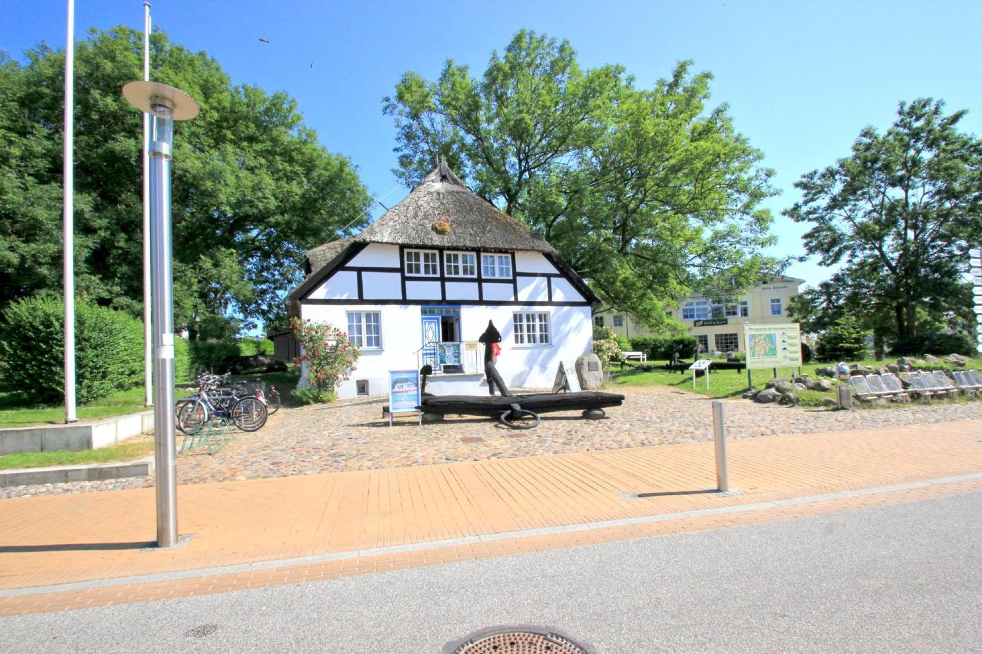 Fewo Mit Terrasse, Gratis Nutzung Vom Ahoi Erlebnisbad Und Sauna In Sellin - Haus Blick Zur See Fewo 13 Гёрен Экстерьер фото